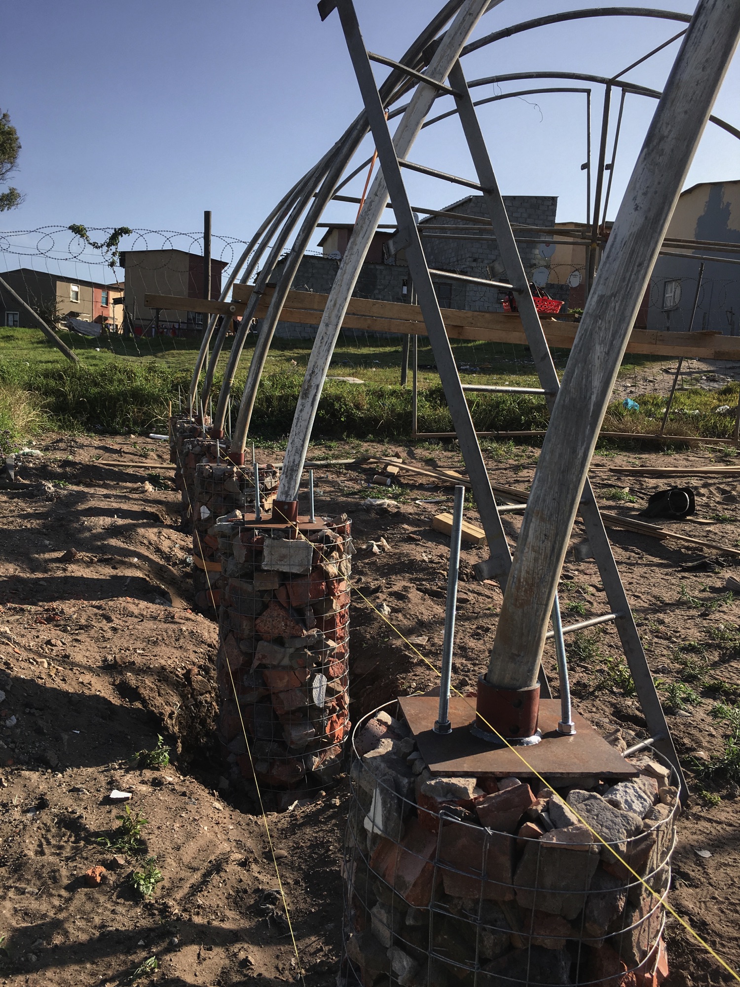 Saga Press 18 COO The steel bows sitting on top of the gabion poles©saga Resized